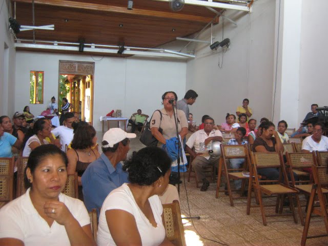 Participacion de los pobladores haciendo sugerencias